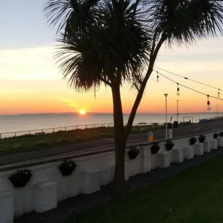 Bournemouth Beach & Sea Views Экстерьер фото